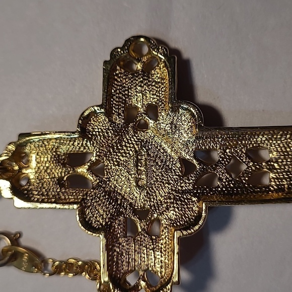 Women's Avon Cross with Chain NWOT - Picture 5 of 10
